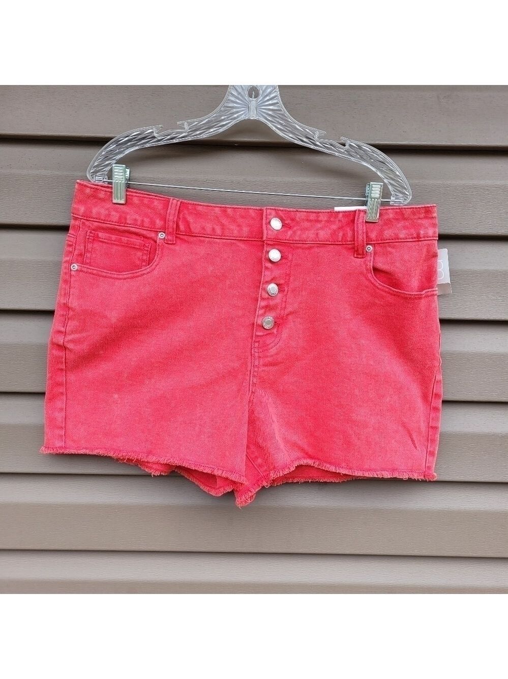 Maurices High Rise Red Button Fly Fray 3.5" Short - Picture 2 of 4